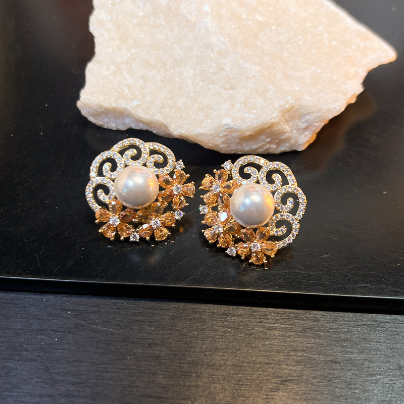 Vintage Hollow Flower Stud Ear - огляд і ціна Vintage Fashion Center