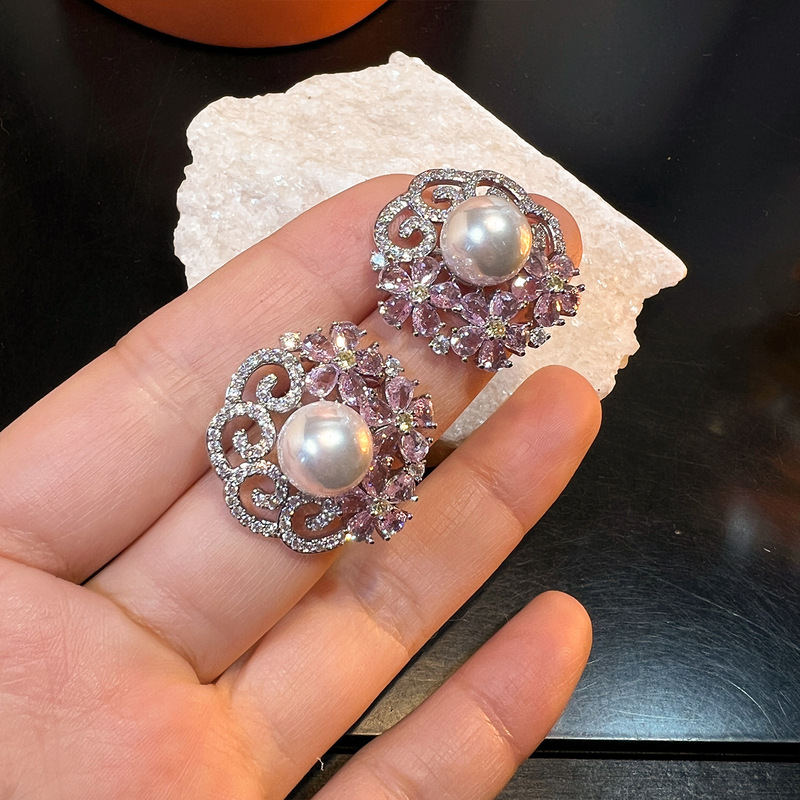Vintage Hollow Flower Stud Ear - огляд і ціна Vintage Fashion Center