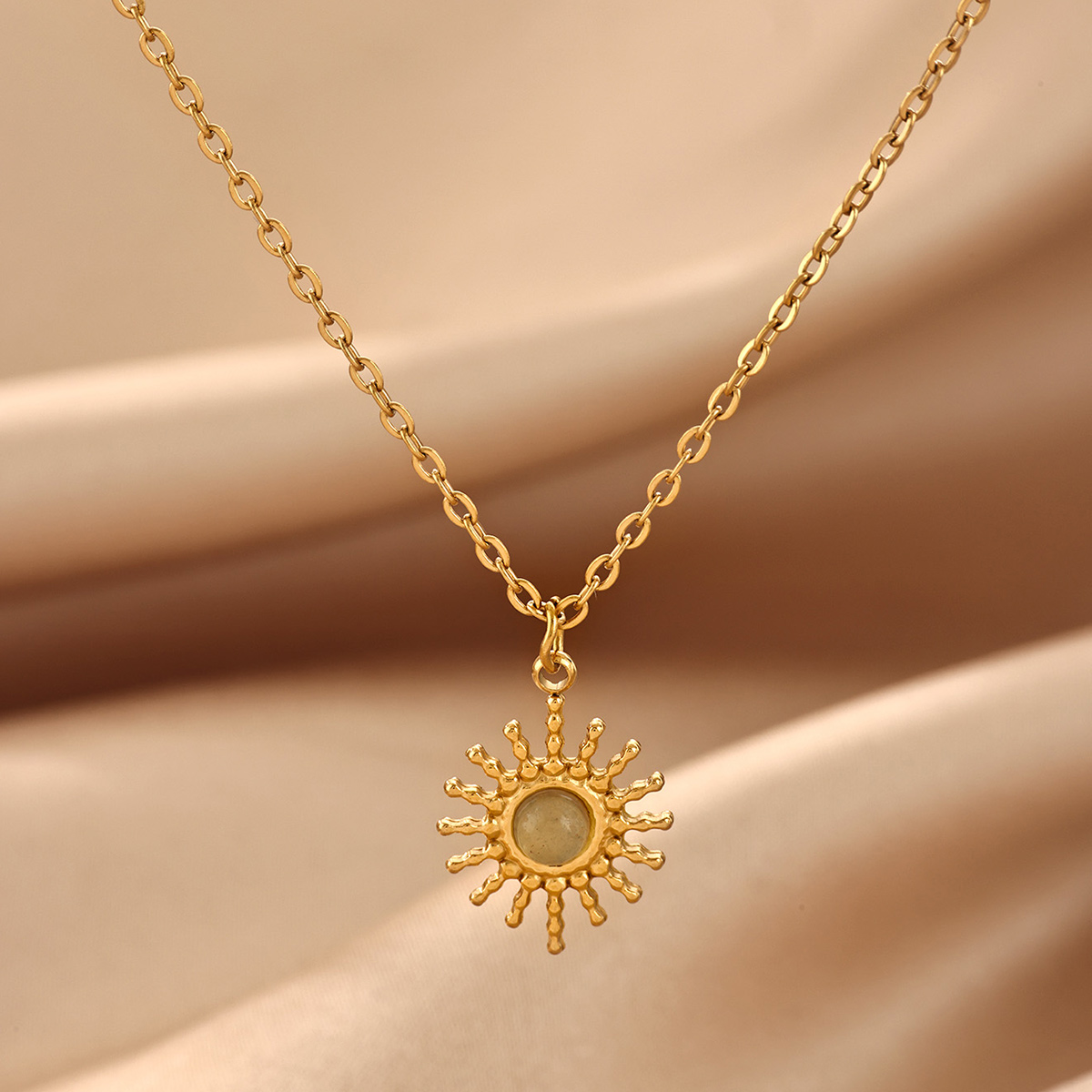 Vintage Textured Sun Charm Wit - огляд і ціна Vintage Fashion Center