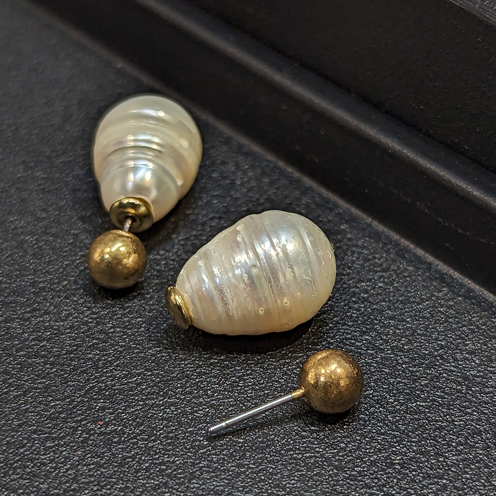 Natural Freshwater Pearl Stud  - огляд і ціна Vintage Fashion Center